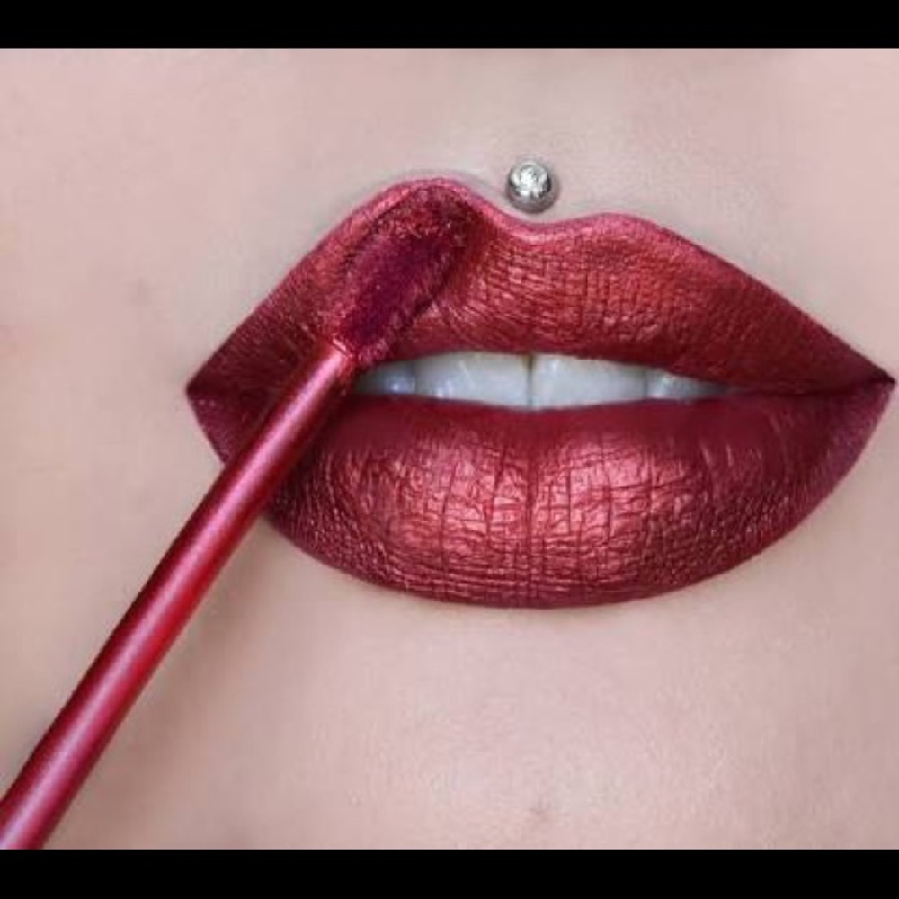 Jeffree Star Velour Liquid Lip Poinsettia